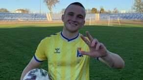 Motor II Lublin – Stal Poniatowa 3:1. Częstował kartkami, jak herbatnikami