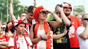 Największe strefy kibica są tworzone pod gołym niebem, ale podczas mundialu w Katarze nie ma na to szans. Na zdjęciu strefa pod stadionem Arena Lublin