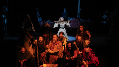 Prapremiera teatralna. Widownia w Lublinie stała się "morzem krwi"