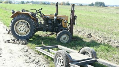 Podróż na kosiarce go znużyła. Więc ukradł traktor