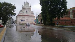 Według magistratu takie wielkie kałuże to nic nadzwyczajnego, a woda będzie spływać, gdy zostanie udrożniony kanał deszczowy