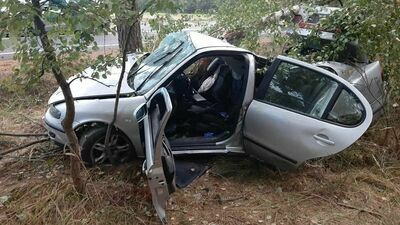 Seat uderzył w drzewo. Kierowca nie przeżył wypadku
