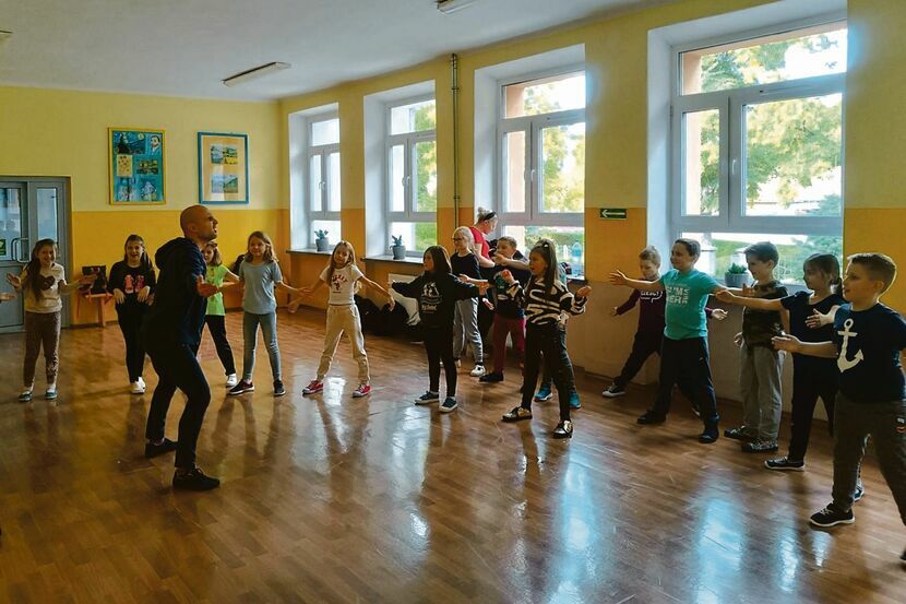 Zajęcia prowadzone są przed doświadczonych instruktorów i tancerzy Centrum Inicjatyw Tanecznych w Lublinie oraz ZPiT Powiśle