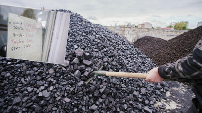 Za 2,4 - 2,7 tys. zł można kupić tonę węgla z Czech. Droższy jest węgiel z Kazachstanu – kosztuje od 3,5 tys. do 4 tys. zł 