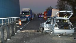 Lubelskie. Wypadek nad ranem. Ciężarówka wjechała w volkswagena