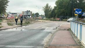 Od środy ulicą Królowej Jadwigi da się dojść i dojechać tylko do mostu nad Łabuńką. Ostatni odcinek będzie zamknięty