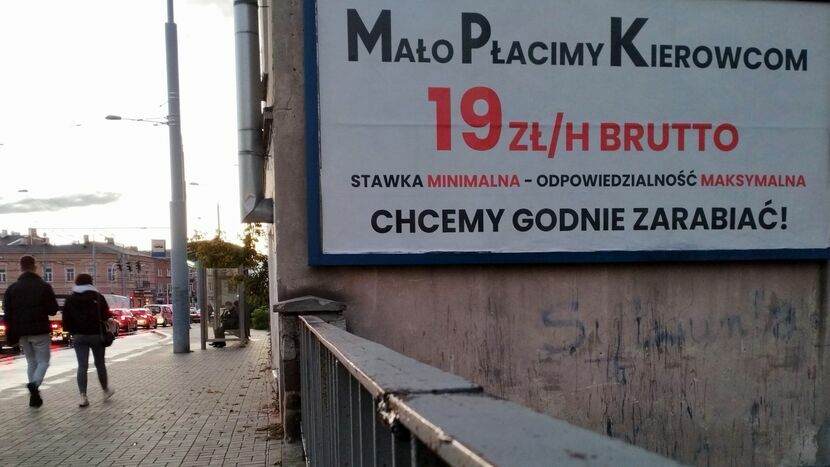 Billboard przy ul. Wolskiej wykupiła grupa kierowców niezadowolonych z zarobków w MPK