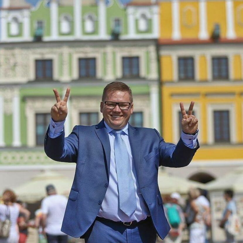 W ostatnich wyborach samorządowych Sławomir Ćwik ubiegał się nie tylko o mandat w Radzie Miasta Zamość, który zdobył, ale był też kandydatem na prezydenta Zamościa. W pierwszej turze zdobył nieco ponad 17 proc. głosów.