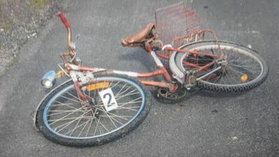 Lubelskie. Tragiczny wypadek. Pijany rowerzysta nagle się zachwiał i uderzył w mercedesa