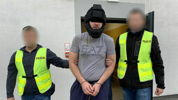 Lublin. Zuchwały napad na pocztę. Przeskoczył przez blat, zaatakował kasjerkę. Wideo