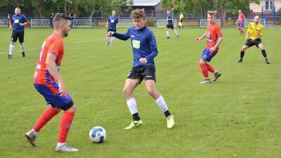 Ruch Izbica (czerwone stroje) na początku sezonu prezentuje fantastyczną formę
