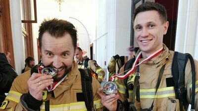 Starszy brygadier Michał Badach (z lewej) i starszy strażak Kacper Stelmaszczuk