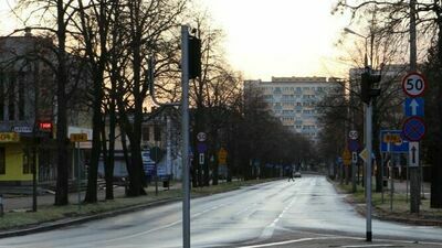 Wchodzący na przejścia piesi będą lepiej widoczni. O ich pojawieniu się przed krawędzią jezdni kierowców będą ostrzegać pulsujące światła. Takie rozwiązanie pojawi się m.in. na Centralnej 