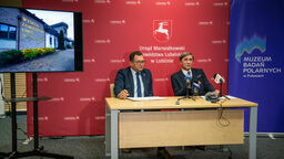 Członek zarządu województwa Bartłomiej Bałaban i Piotr Kondraciuk