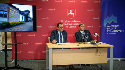 Członek zarządu województwa Bartłomiej Bałaban i Piotr Kondraciuk