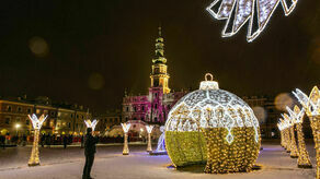 Za wypożyczenie świątecznych iluminacji, które zdobiły Stare Miasto w Zamościu w zeszłym roku, samorząd zapłacił ponad 120 tys. zł. W tym roku jednak postanowiono oszczędzać.