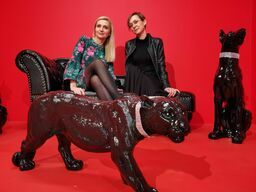 Pomysłodawczyni Dorota Kulik i pomagająca w realizacji  Klaudia Stęplewska-Kruk z Targów Lublin, w jednej z aranżacji muzeum selfie

