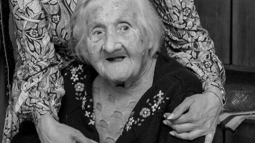 O śmierci najstarszej mieszkanki miasta w mediach społecznościowych poinformowała burmistrz Marta Majewska, która Józefę Kuźmińską nazywała "babcią Józią".