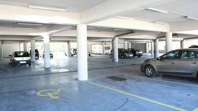 Dwupoziomowy parking w puławskiej marinie od lat pozostaje częściowo wyłączony z użytkowania. Do pełnego otwarcia potrzeba drogiej przebudowy. Na jej przeprowadzenie miasta samodzielnie nie stać. Rozwiązaniem mają być fundusze unijne