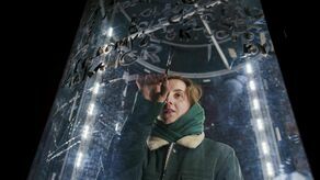 Czwartkowy wernisaż ostatniej wystawy w miejskiej tubie: Anastasiia Kashtalian „Ta wystawa zaczęła się 17 listopada”. Kuratorkami projektu Windows’22 są Marta Ryczkowska, Agnieszka Chwiałkowska i Aniela Mroczek