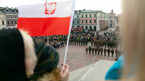 Biało - czerwony Rynek Wielki. Święto Niepodległości w Zamościu