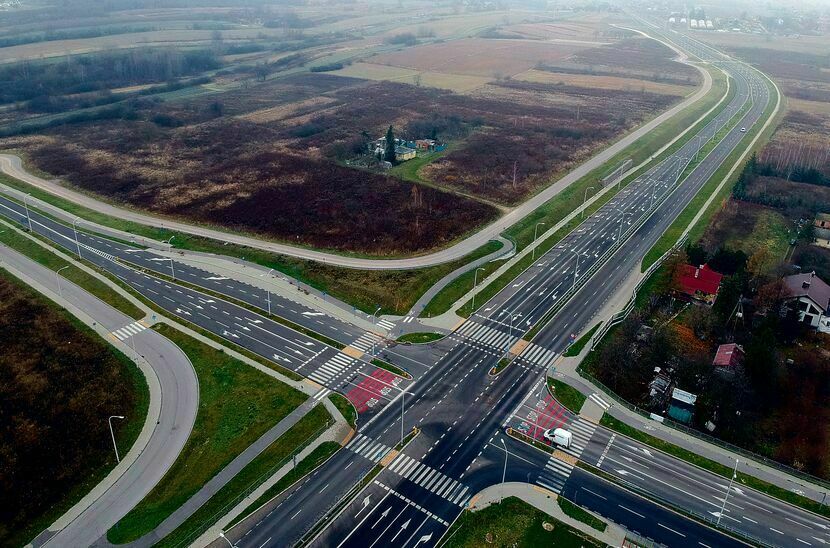 Nowy cmentarz ma powstać u zbiegu ul. Bohaterów Września i planowanej ul. Korpusu Ochrony Pogranicza mającej być przedłużeniem ul. Zelwerowicza do skrzyżowania Sławinkowskiej ze Zbożową.