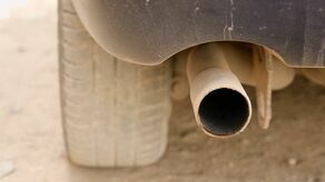 Nie żyje dwóch 19-latków. Znaleziono ich w samochodzie, w zamkniętym garażu