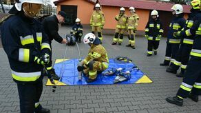 Żeby kurs zaliczyć, trzeba było zdać egzamin z teorii i z praktyki