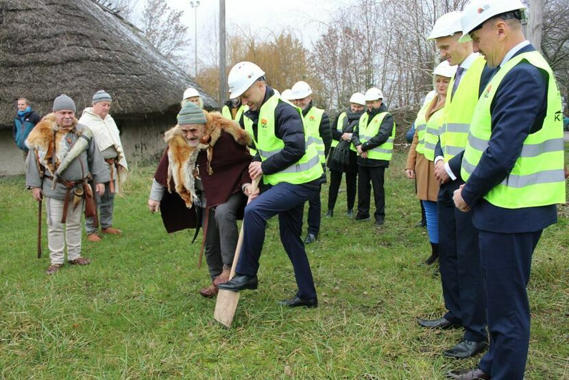 Symboliczne rozpoczęcie budowy muzeum w Masłomęczu