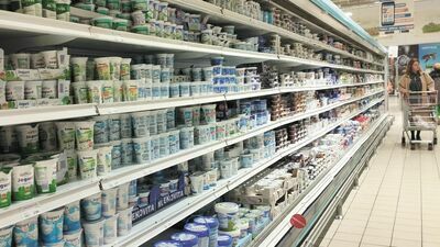 Klienci lubelskiego hipermarketu E.Leclerc przy ul. Zana mogą zauważyć, że wyłączone zostało oświetlenie produktów w regałach chłodniczych z nabiałem, wędlinami i produktami rybnymi