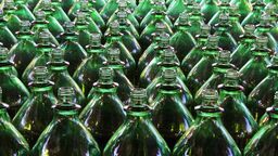 Producenci wody w plasitku chcą szybkich zmian. Apelują o system kaucyjny