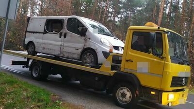 Bus w rowie. Kierowca i pasażer pijani