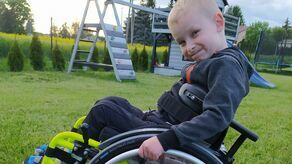 Nogi Ignasia ciągle „śpią”. Chłopiec walczy i się nie poddaje