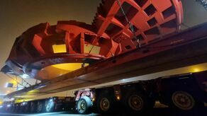 Transport wielkiego kreta. Gdzie będzie dzisiejszej nocy? [wideo]