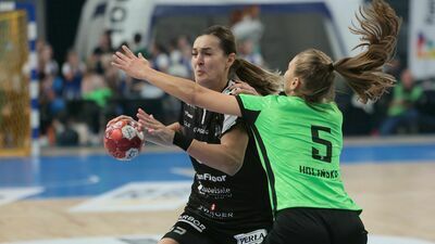 Kinga Achruk (z piłką) była jedyną przedstawicielką MKS FunFloor Lublin na mistrzostwach Europy
