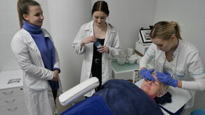 Zabiegi będą przeprowadzali studenci, ale pod czujnym okiem profesjonalnych kosmetologów