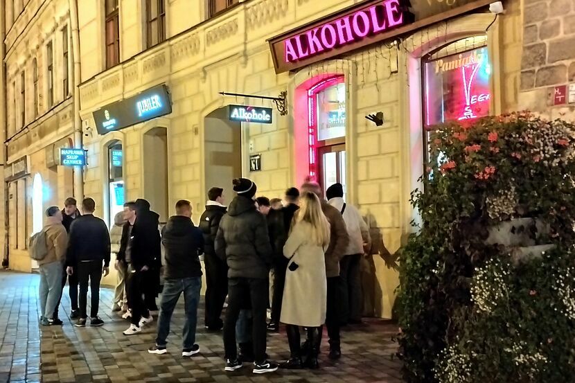 Ten sklep przy Bramie Krakowskiej nie będzie mógł sprzedawać nocą alkoholu