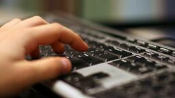 Zadzwoniła konsultantka od Bitcoinów. Jeden błąd sprawił, że mężczyzna nie stracił wszystkich pieniędzy