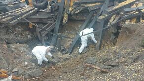 Wielki lej po bombie, która we wtorek po 15 uderzyła w suszarnię zbóż w Przewodowie. Tragiczne zdarzenie wprowadziło niesamowity zamęt w spokojne życie tej wsi na wschodnim krańcu Polski