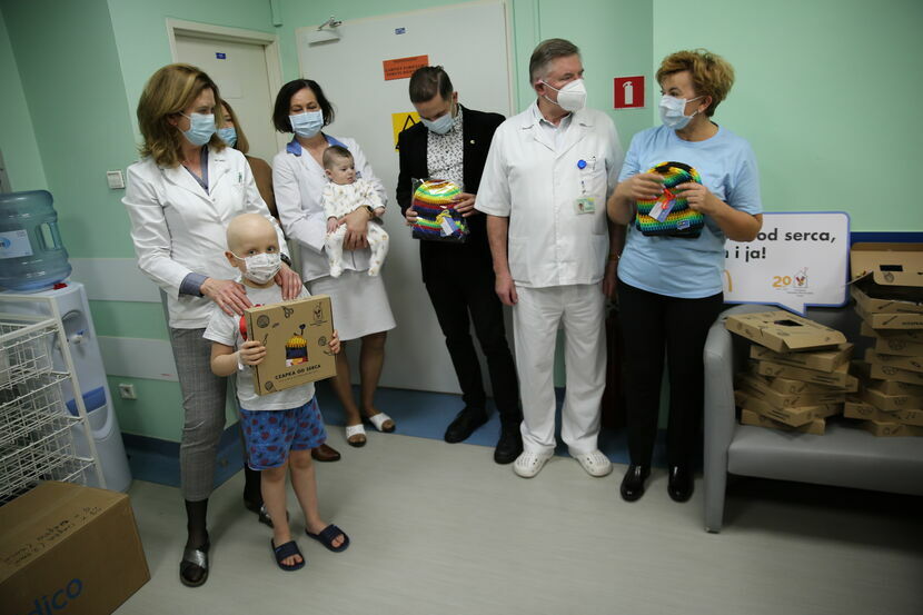 Kuba starszy (po lewej) i Kuba młodszy (na rękach) to pacjenci Oddziału Hematologii, Onkologii i Transplantologii Dziecięcej