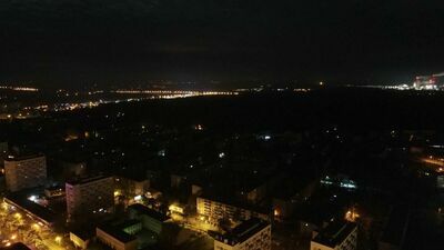 Po godz. 23:30 uliczne oświetlenie pozostaje włączone tylko na głównych ciągach komunikacyjnych. Osiedla toną w mroku