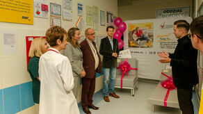 Dziesięć łóżek w Tomaszowie Lubelskim przekazali w imieniu Fundacji jej przyjaciele 
i donatorzy – Izabela Orzeł, Robert Grzyb i Sebastian Kwass, licencjobiorcy McDonald’s.