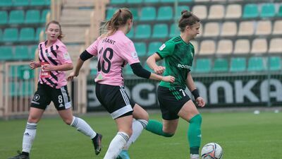 Klaudia Lefeld (z piłką) zaliczyła kolejny dobry występ w barwach reprezentacji Polski

