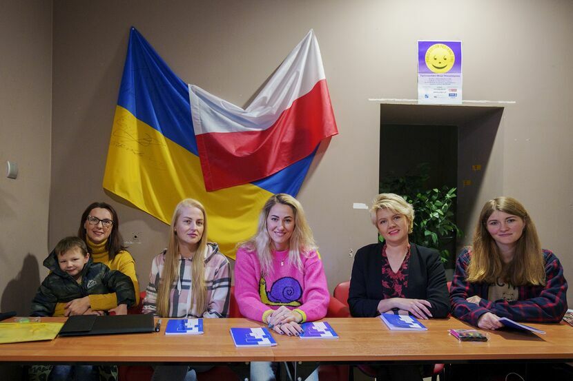 Wolontariuszki ze sztabu przy ul. Zielonej: (od lewej) Katerina z synkiem Oleksijem, Olena, Viktoriia (szefowa sztabu), Kateryna i Vira-Veronika