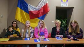 Wolontariuszki ze sztabu przy ul. Zielonej: (od lewej) Katerina z synkiem Oleksijem, Olena, Viktoriia (szefowa sztabu), Kateryna i Vira-Veronika