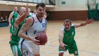 Paweł Zdeb (pierwszy z lewej) to nie tylko świetny gracz w ataku, ale również znakomity obrońca