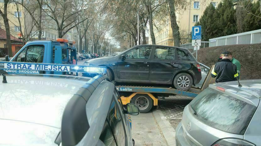 Od stycznia wzrosną opłaty pobierane od kierowców, których samochód został odholowany z ulicy na polecenie Straży Miejskiej lub policji