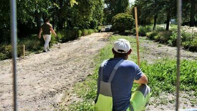 O przebiegu prac w Parku Miejskim miasto informowało w sierpniu w mediach społecznościowych. Wówczas wykonawca był na etapie wykonywania pomiarów pod budowę nowych alejek.