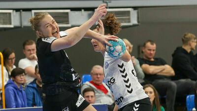 Paulina Masna (z piłką) rozegrała w Piotrkowie Trybunalskim znakomite zawody

