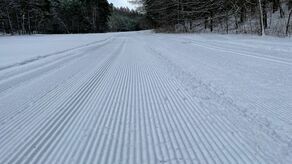 Jak na razie, amatorzy białego szaleństwa mogą na nartach biegać. Gotowe są tylko trasy w Siwej Dolinie. 
